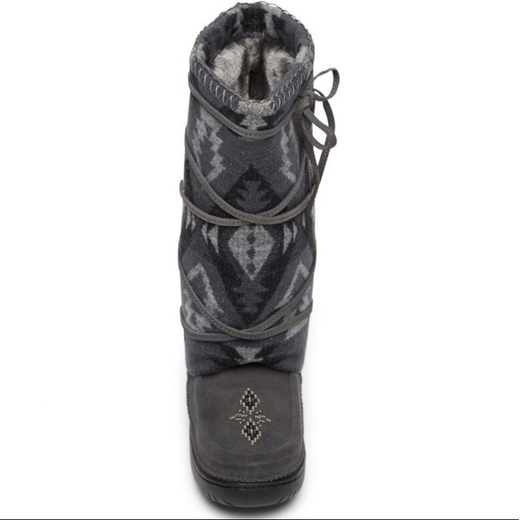 Wool Lace Up Manitobah Mukluks Retail $220 - Picture 3 of 8